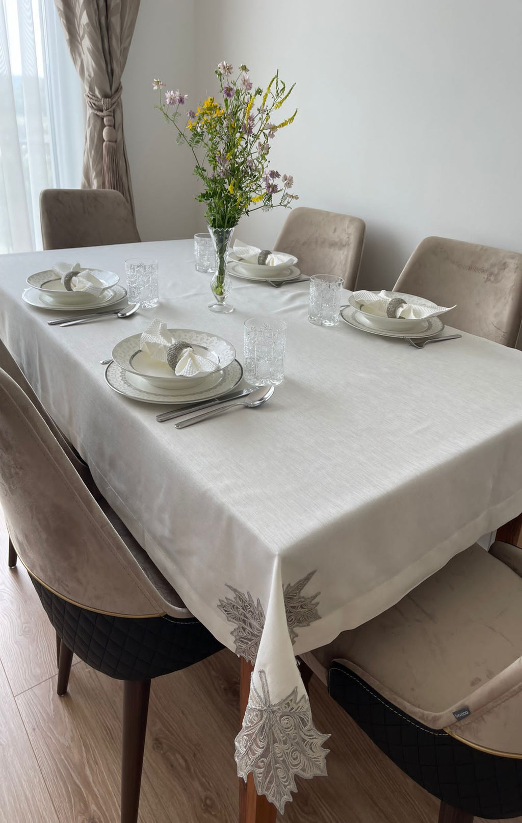 Cinar Eko asztalterítő törtfehér nagy ezüst csipkével 160x220 cm Huzziyas Home