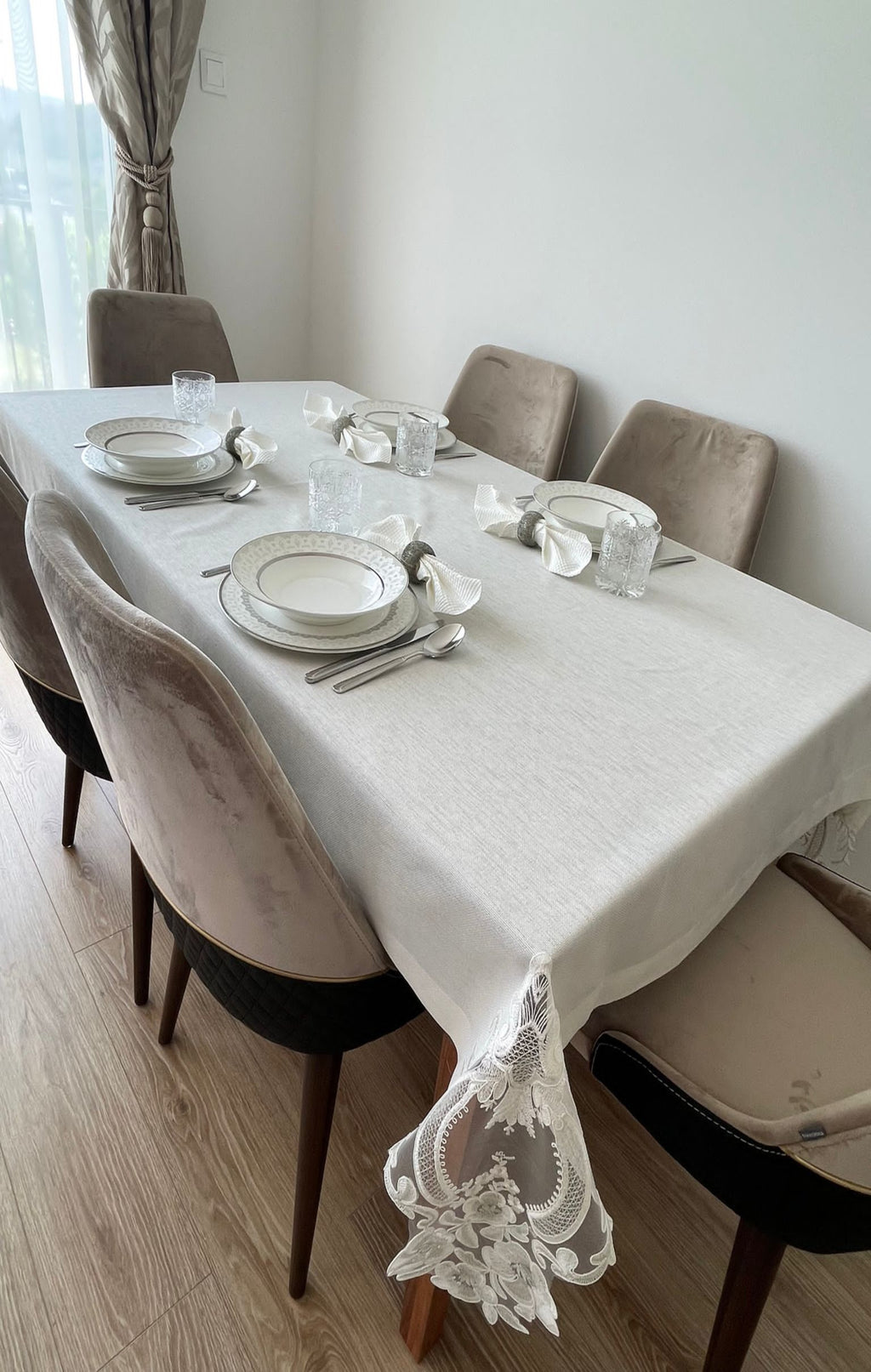 Zahira Eko asztalterítő, törtfehér ezüst csipkével 160x220 cm Huzziyas Home